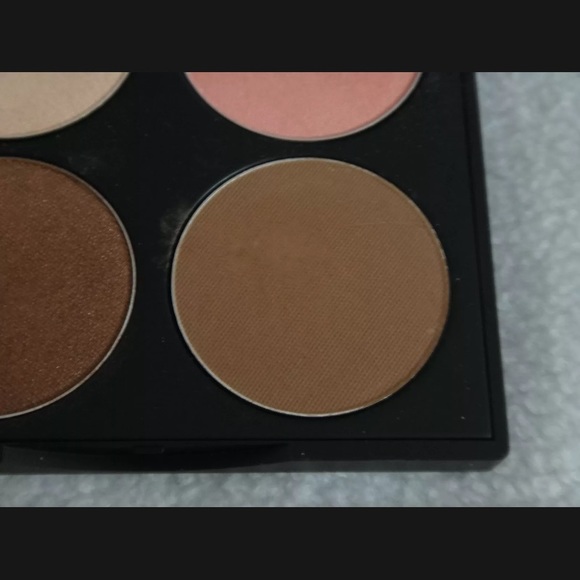 Gorgeous Cosmetics Spring Essentials Eyeshadow Palette - $59 Value! - Picture 3 of 4